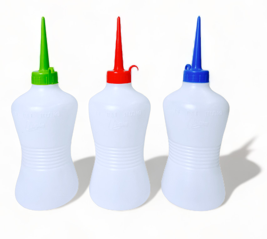 1-liter plastic squirt bottle