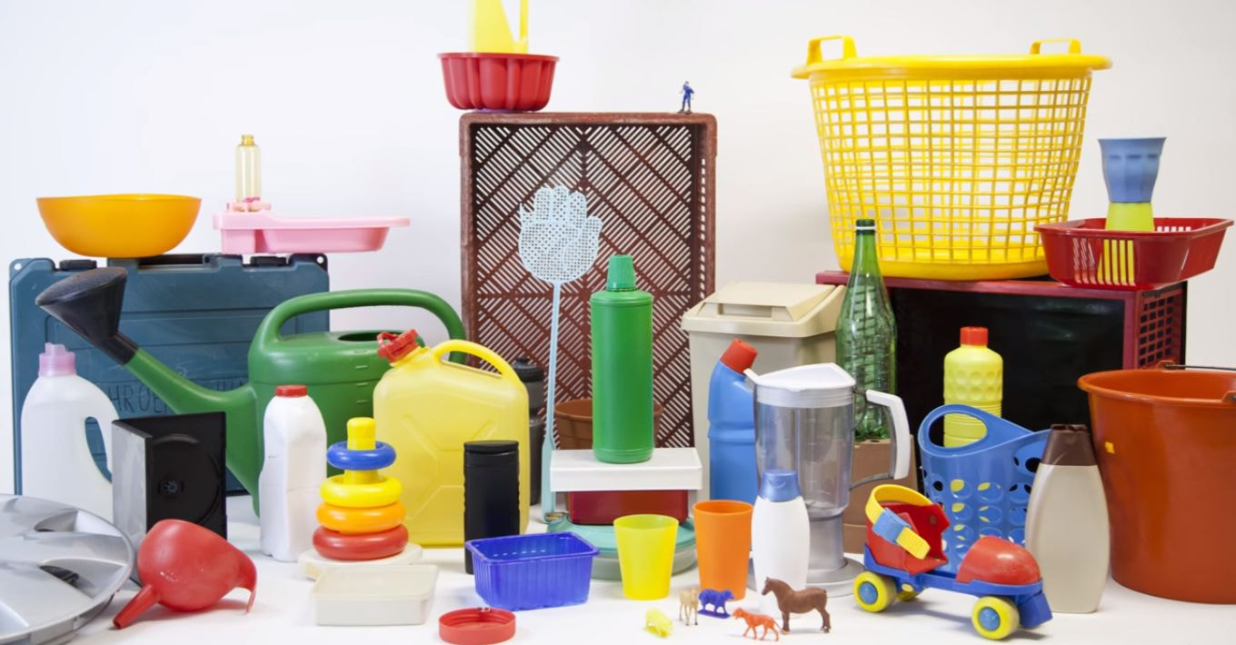 Nhựa gia dụng là gì? Phân loại, đặc điểm và ứng dụng phổ biến hiện nay